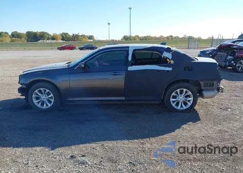 2016 Chrysler 300 Anniversary Edition z USA, uszkodzony, nr VIN 2C3CCAAG3GH224489